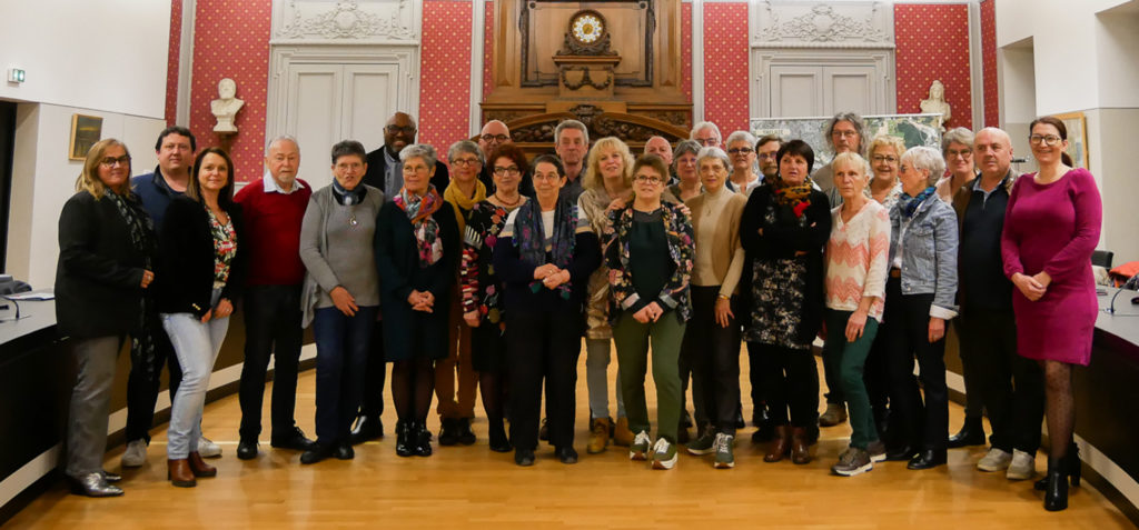 photo du Conseil des Sages qui s'est installé le 8 février en salle du Conseil en présence des adjoints du Conseil municipal
